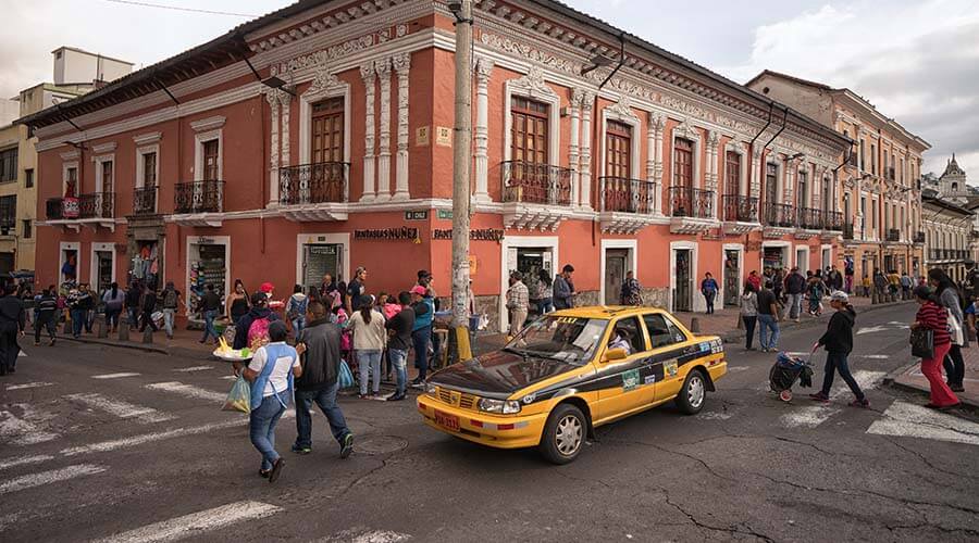 taxistas que protestan contra Uber y Cabify