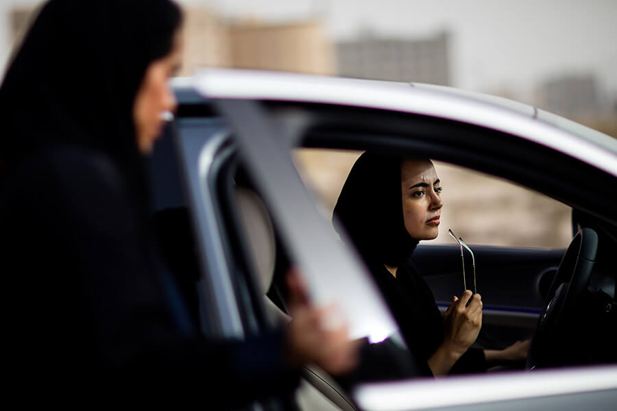 mujeres manejan en arabia saudita