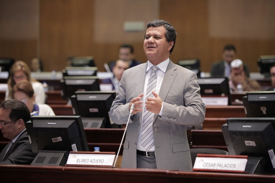 Eliseo Azuero renuncia