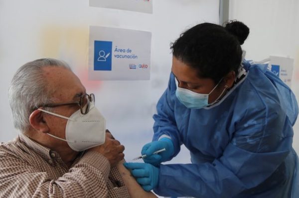 suspende aplicación de segunda dosis contra covid-19