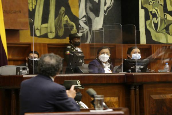 Avanza de juicio político