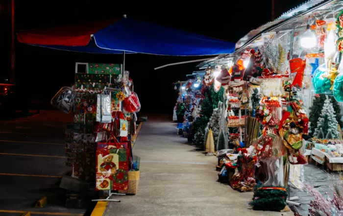 Los puestos navideños del parque La Carolina, una noche de diciembre de 2025
