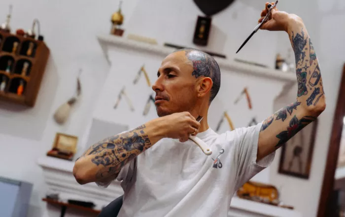 Oscar Paz y Miño, dueño de Paz y Miño, Barber Shop, barbería de culto