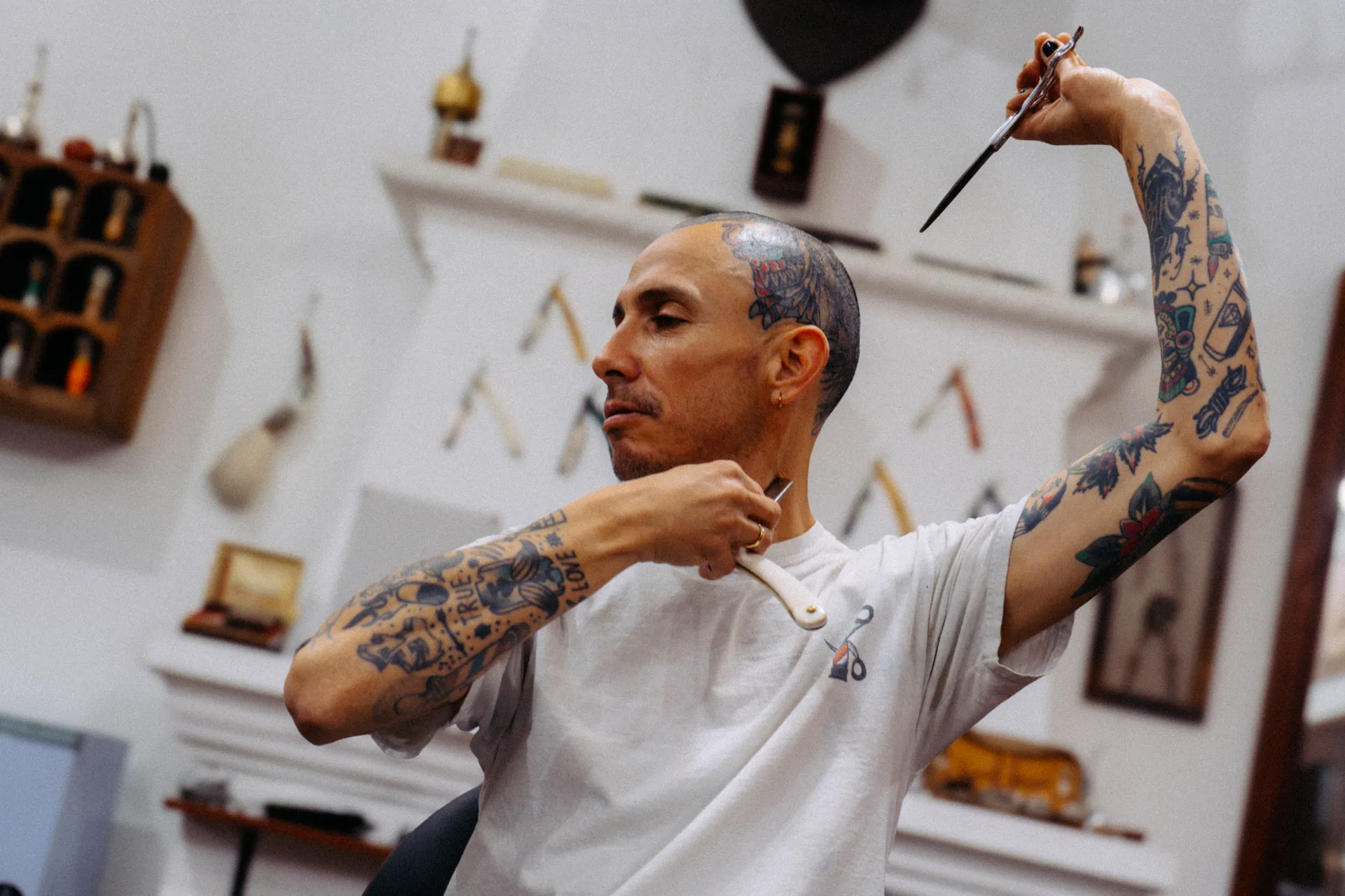 Oscar Paz y Miño, dueño de Paz y Miño, Barber Shop, barbería de culto