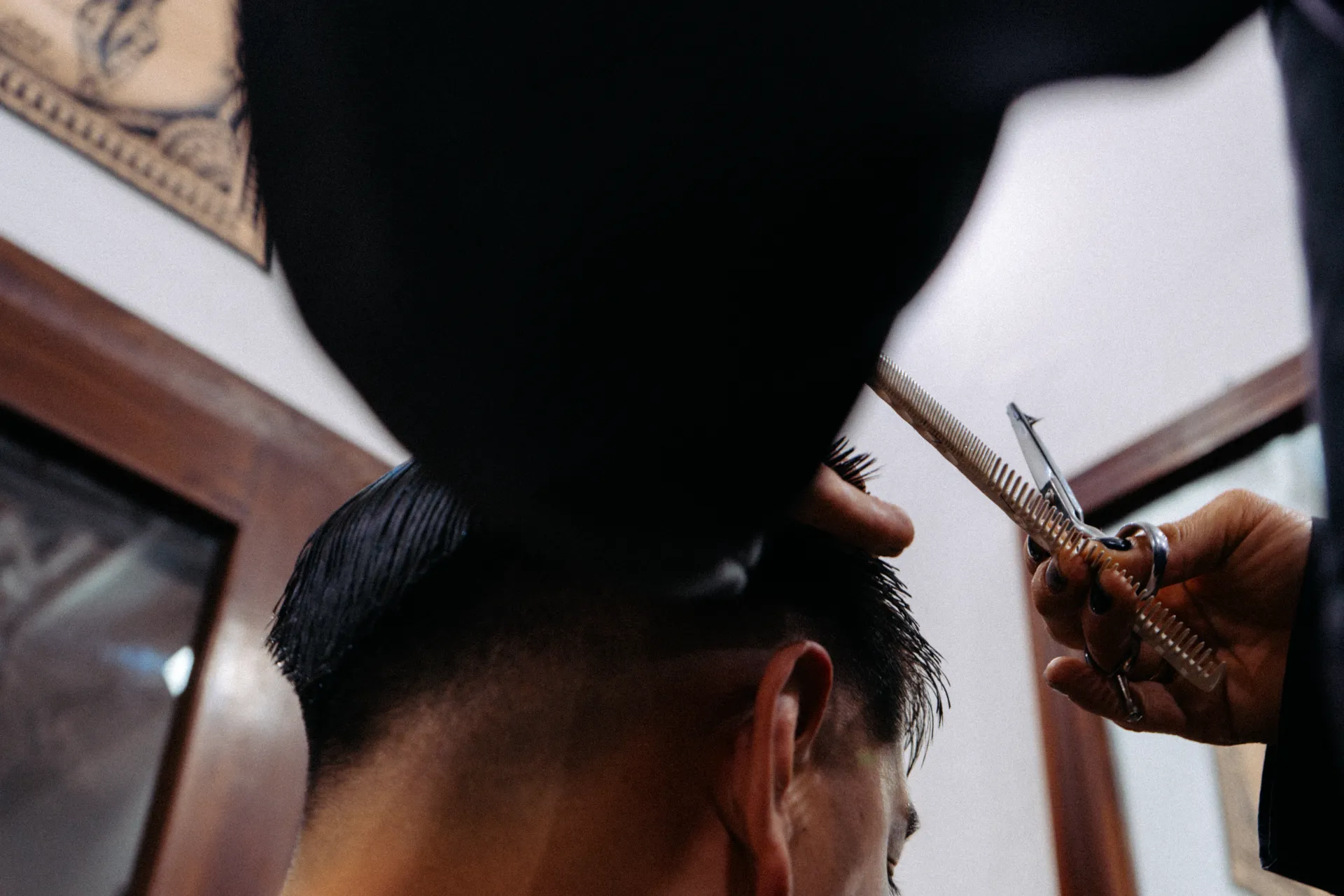 Un corte de pelo, una barba bien hecha, un bigote bien definido: todo desde la barbería americana