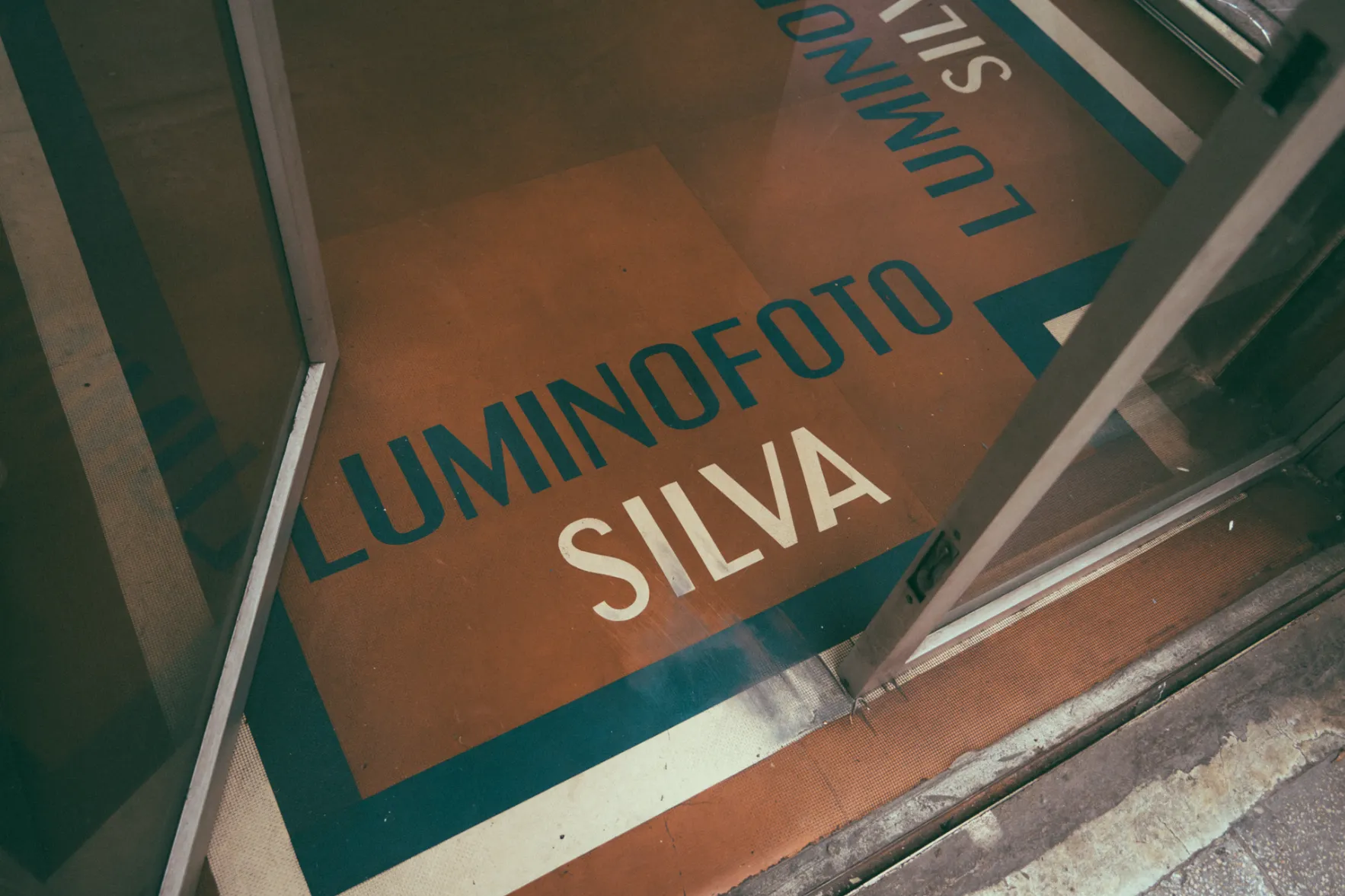 La puerta de entrada a Luminifoto Silva La puerta de entrada a Luminofoto Silva